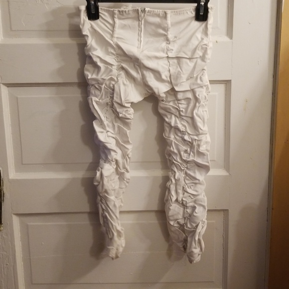 White embellished capris - Picture 3 of 4